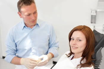 Schmerzfreie Zahnbehandlung in der Zahnarztpraxis Dr. LangHeinrich in München Schwabing